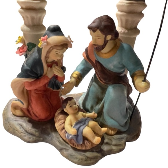 Vtg AVON Holy Family Christmas Figurine Holiday Treasures Nativity 2002 Gloria - Picture 3 of 9